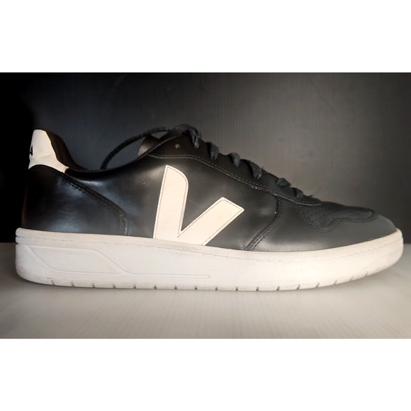 Veja v10 leather sneakers black and white Men's US size 12 - Picture 2 of 6